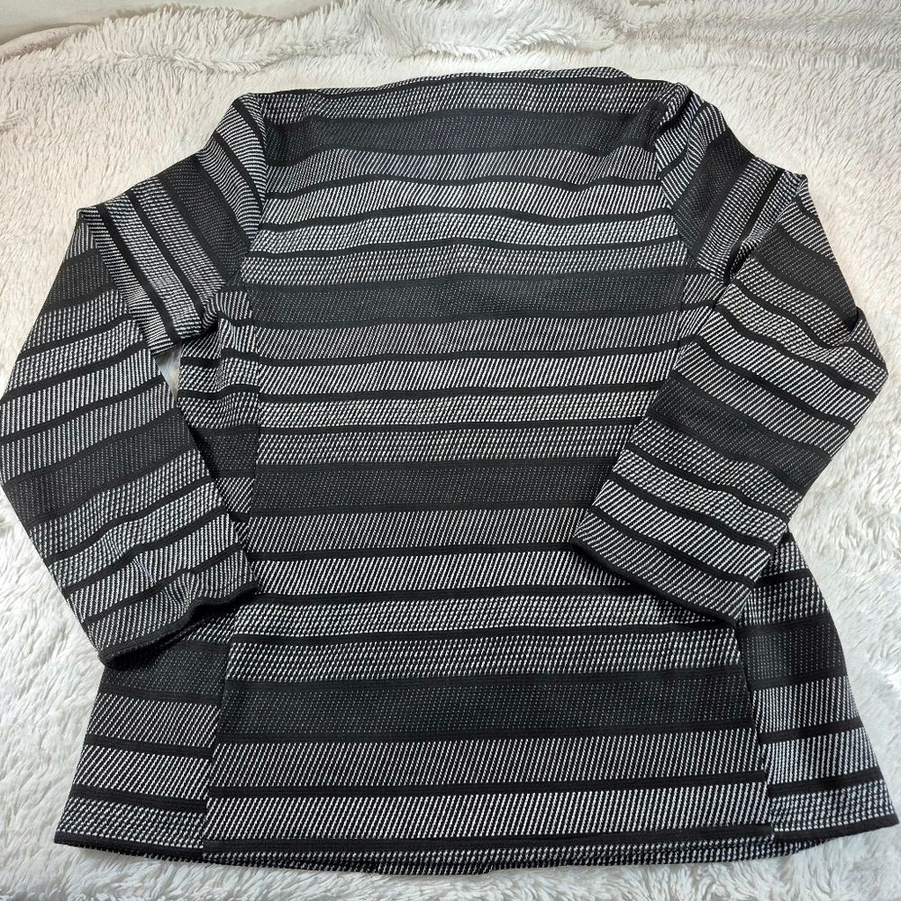 NWOT Chico's Black Gray Striped Jacket/Cardigan Lightweight Sweater Top Size 1. - Picture 5 of 9
